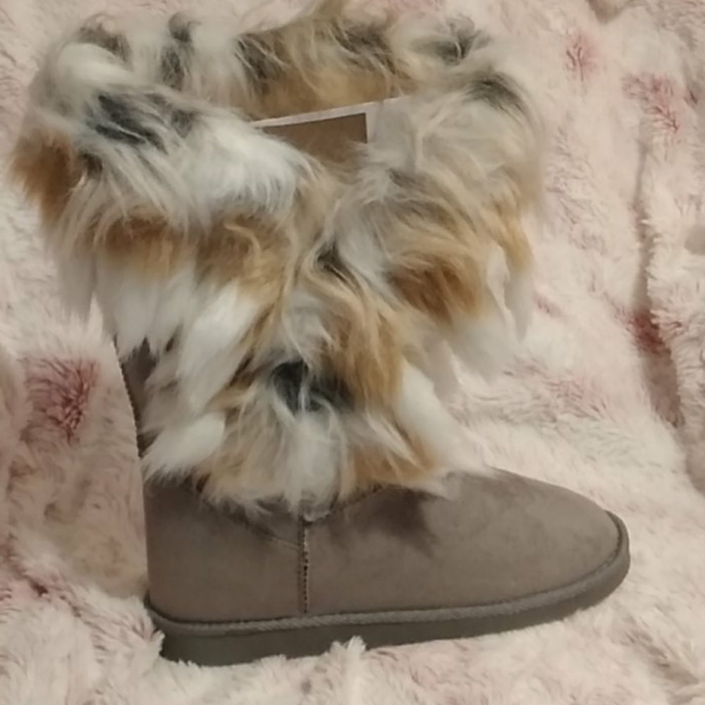 Boots - Picture 2 of 5